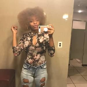 Meet your Posher, Simone